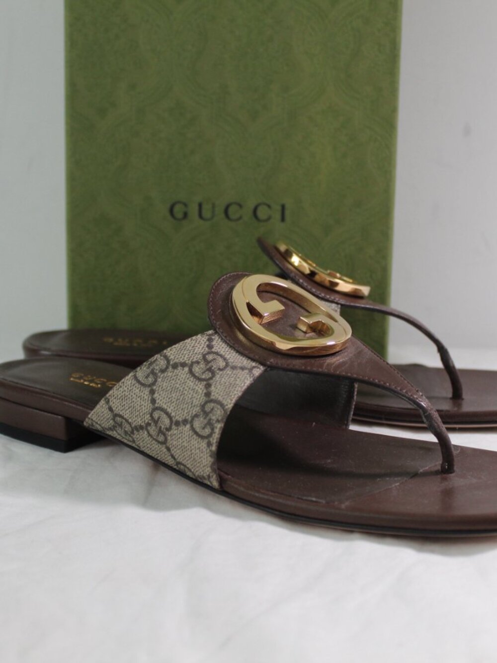 NWB Gucci Interlocking GG Supreme Slides Sandals Flats Thong 40.5 752669 - Picture 3 of 6